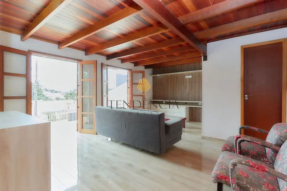 Casa com 3 quartos à venda, 201m2 em Santo Inácio, Curitiba - PR - imagem 4 Foto 4 de Casa com 3 quartos à venda, 201m2 em Santo Inácio, Curitiba - PR