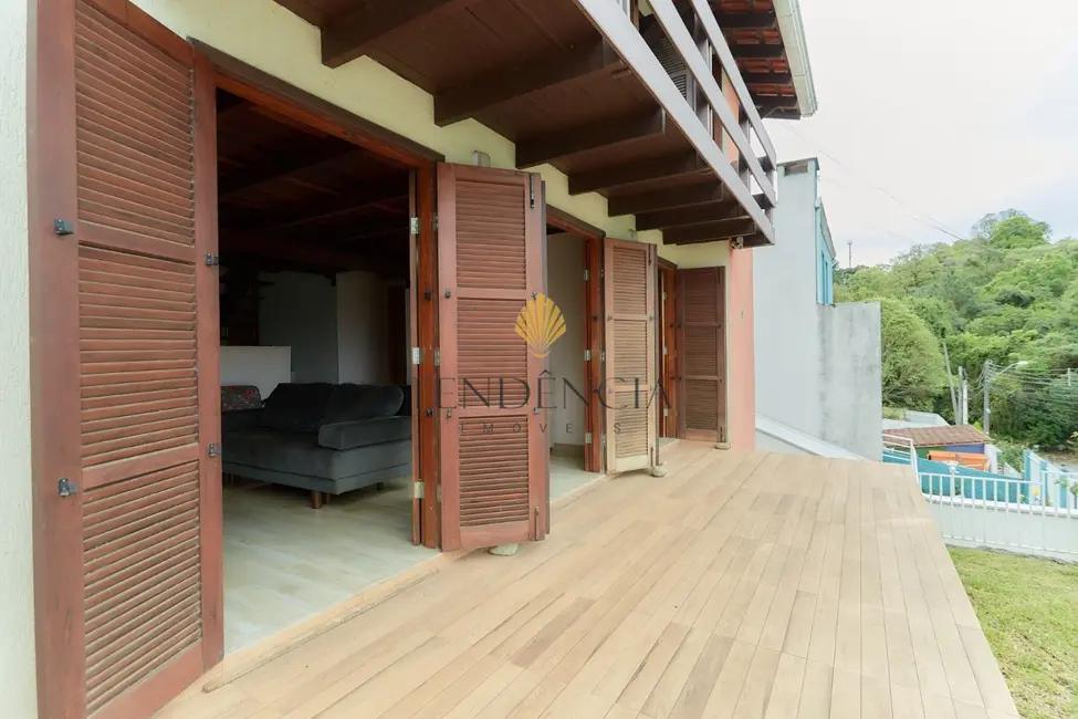 Casa com 3 quartos à venda, 201m2 em Santo Inácio, Curitiba - PR - imagem 3 Foto 3 de Casa com 3 quartos à venda, 201m2 em Santo Inácio, Curitiba - PR