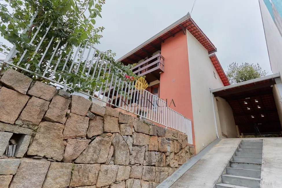 Casa com 3 quartos à venda, 201m2 em Santo Inácio, Curitiba - PR - imagem 2 Foto 2 de Casa com 3 quartos à venda, 201m2 em Santo Inácio, Curitiba - PR