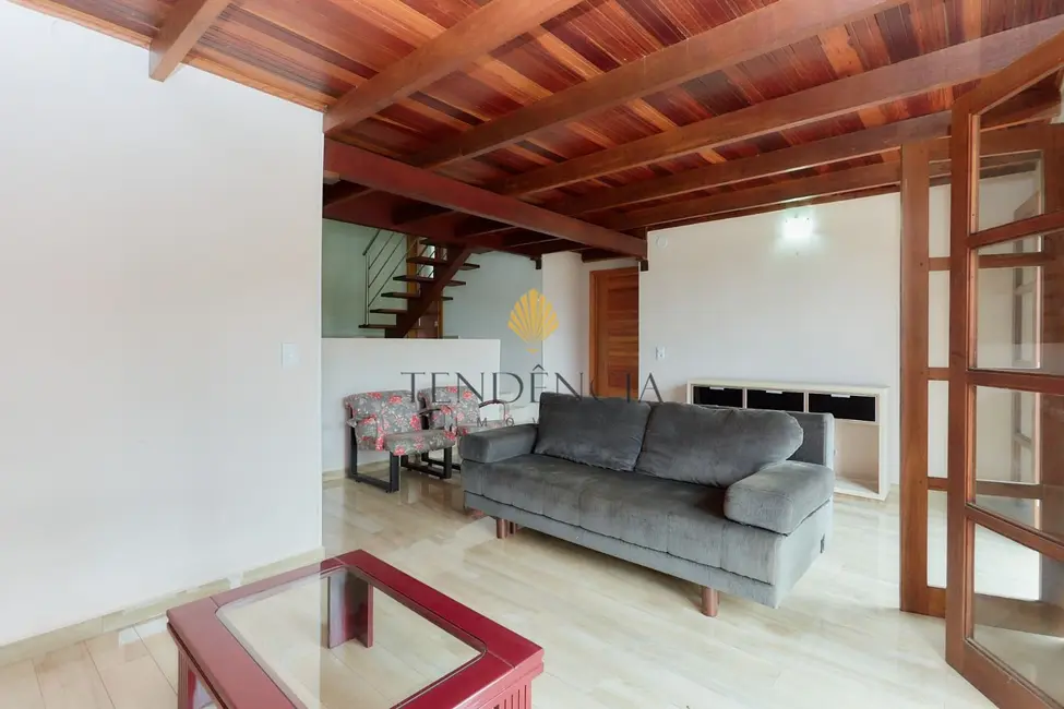 Casa com 3 quartos à venda, 201m2 em Santo Inácio, Curitiba - PR - imagem 5 Foto 5 de Casa com 3 quartos à venda, 201m2 em Santo Inácio, Curitiba - PR