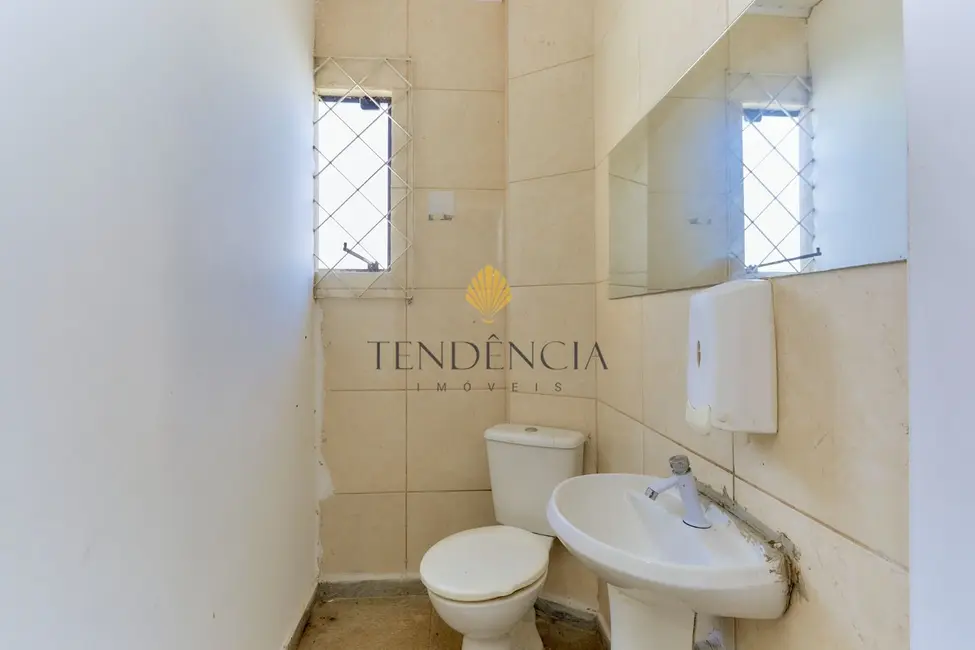 Armazém / Galpão à venda, 230m2 em Hauer, Curitiba - PR - imagem 9 Foto 9 de Armazém / Galpão à venda, 230m2 em Hauer, Curitiba - PR