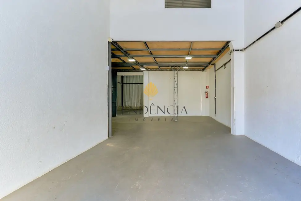 Armazém / Galpão à venda, 230m2 em Hauer, Curitiba - PR - imagem 6 Foto 6 de Armazém / Galpão à venda, 230m2 em Hauer, Curitiba - PR