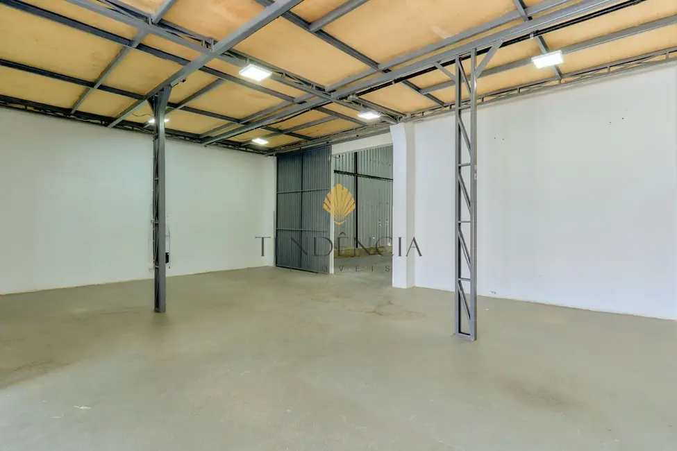Foto 2 de Armazém / Galpão à venda, 230m2 em Hauer, Curitiba - PR