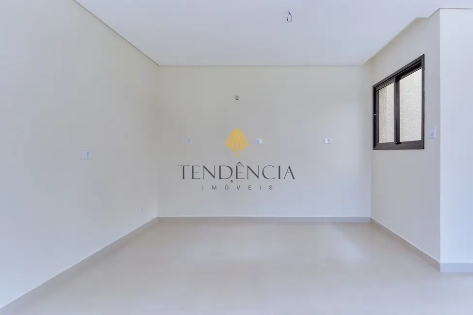 Sobrado com 3 quartos à venda, 254m2 em Carioca, Sao Jose Dos Pinhais - PR - imagem 5 Foto 5 de Sobrado com 3 quartos à venda, 254m2 em Carioca, Sao Jose Dos Pinhais - PR