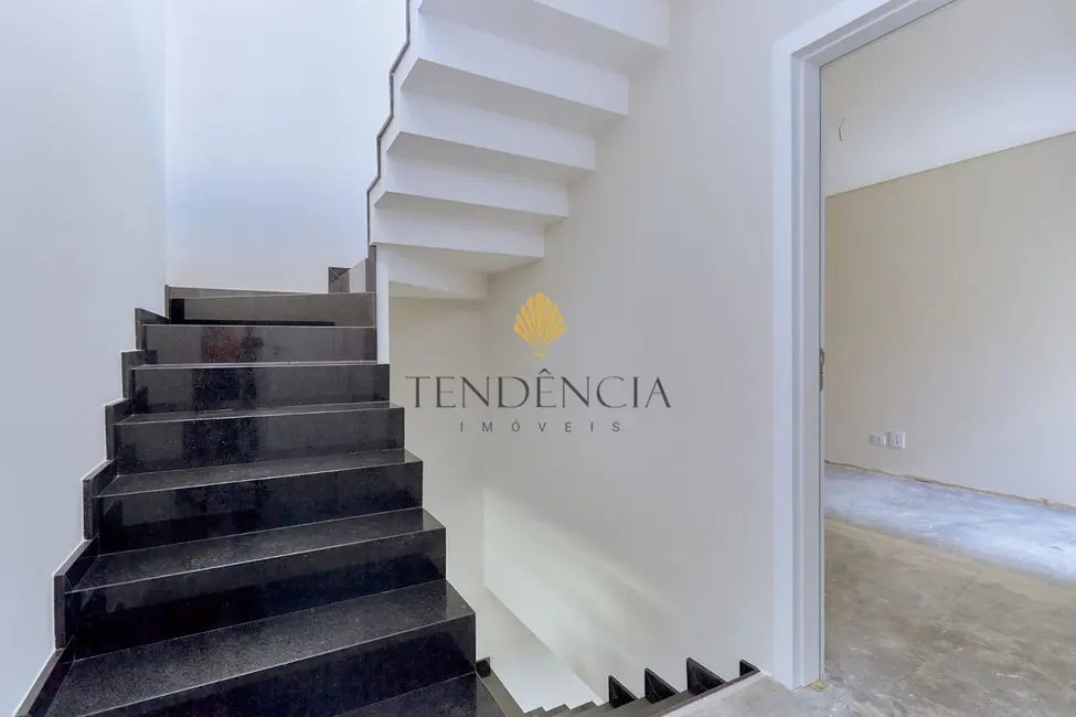 Sobrado com 3 quartos à venda, 254m2 em Carioca, Sao Jose Dos Pinhais - PR - imagem 7 Foto 7 de Sobrado com 3 quartos à venda, 254m2 em Carioca, Sao Jose Dos Pinhais - PR