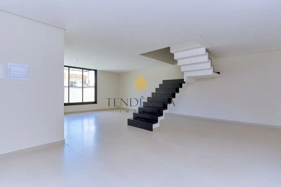 Sobrado com 3 quartos à venda, 254m2 em Carioca, Sao Jose Dos Pinhais - PR - imagem 3 Foto 3 de Sobrado com 3 quartos à venda, 254m2 em Carioca, Sao Jose Dos Pinhais - PR