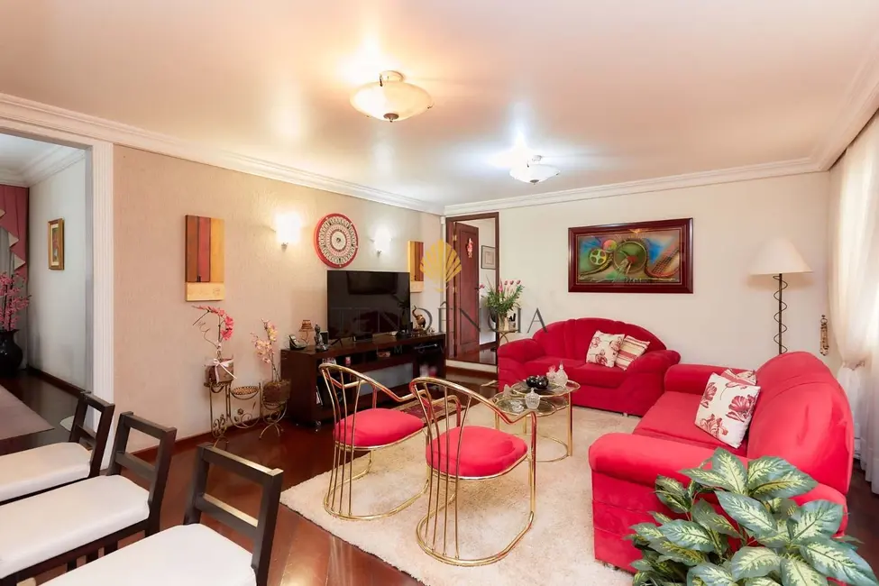 Casa com 4 quartos à venda, 226m2 em Santa Felicidade, Curitiba - PR - imagem 3 Foto 3 de Casa com 4 quartos à venda, 226m2 em Santa Felicidade, Curitiba - PR