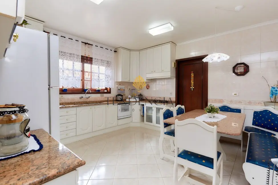 Casa com 4 quartos à venda, 226m2 em Santa Felicidade, Curitiba - PR - imagem 9 Foto 9 de Casa com 4 quartos à venda, 226m2 em Santa Felicidade, Curitiba - PR