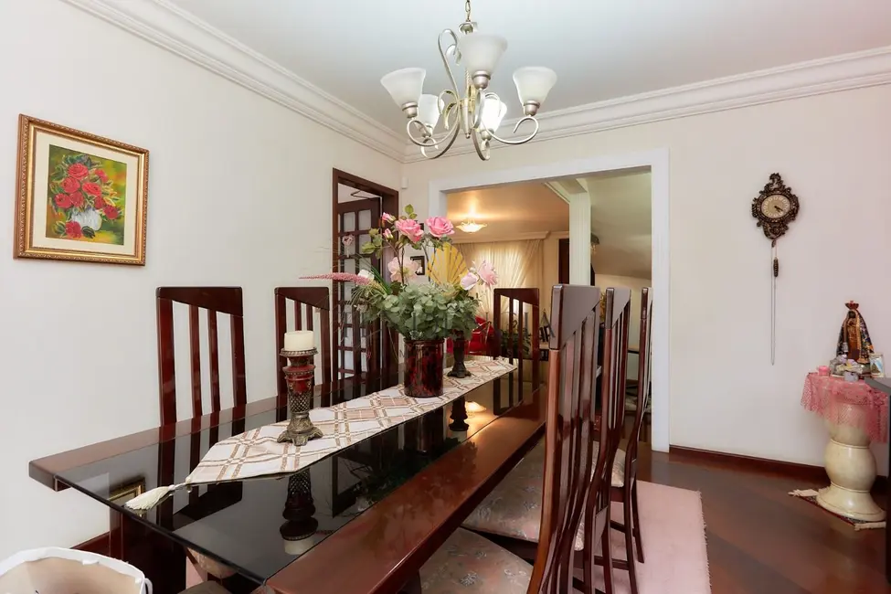 Casa com 4 quartos à venda, 226m2 em Santa Felicidade, Curitiba - PR - imagem 8 Foto 8 de Casa com 4 quartos à venda, 226m2 em Santa Felicidade, Curitiba - PR