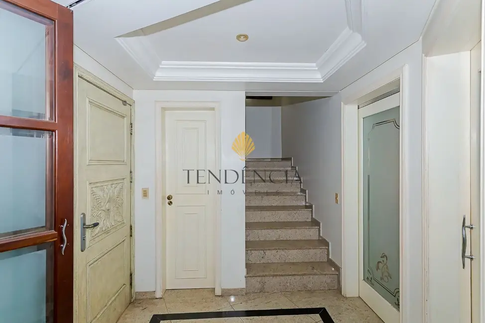 Casa com 4 quartos à venda, 567m2 em Bigorrilho, Curitiba - PR - imagem 8 Foto 8 de Casa com 4 quartos à venda, 567m2 em Bigorrilho, Curitiba - PR