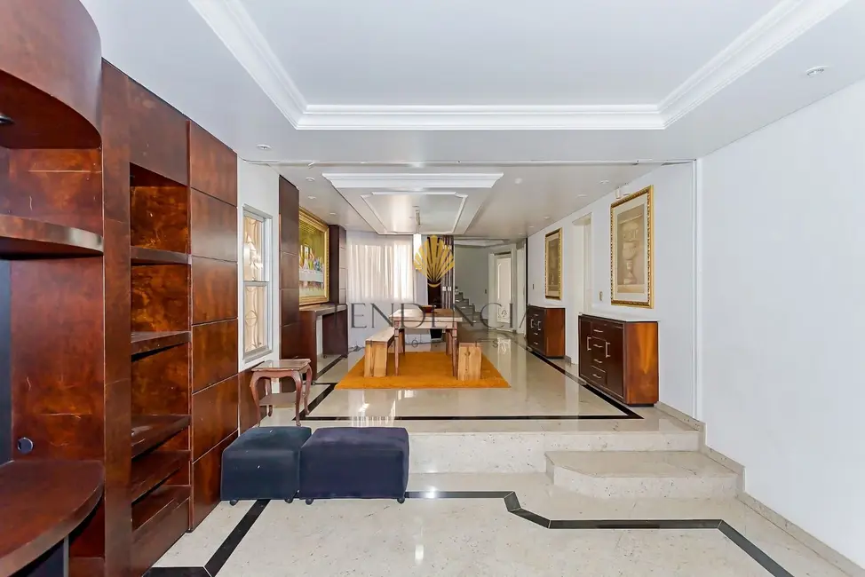 Casa com 4 quartos à venda, 567m2 em Bigorrilho, Curitiba - PR - imagem 3 Foto 3 de Casa com 4 quartos à venda, 567m2 em Bigorrilho, Curitiba - PR