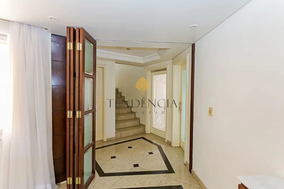 Casa com 4 quartos à venda, 567m2 em Bigorrilho, Curitiba - PR - imagem 5 Foto 5 de Casa com 4 quartos à venda, 567m2 em Bigorrilho, Curitiba - PR