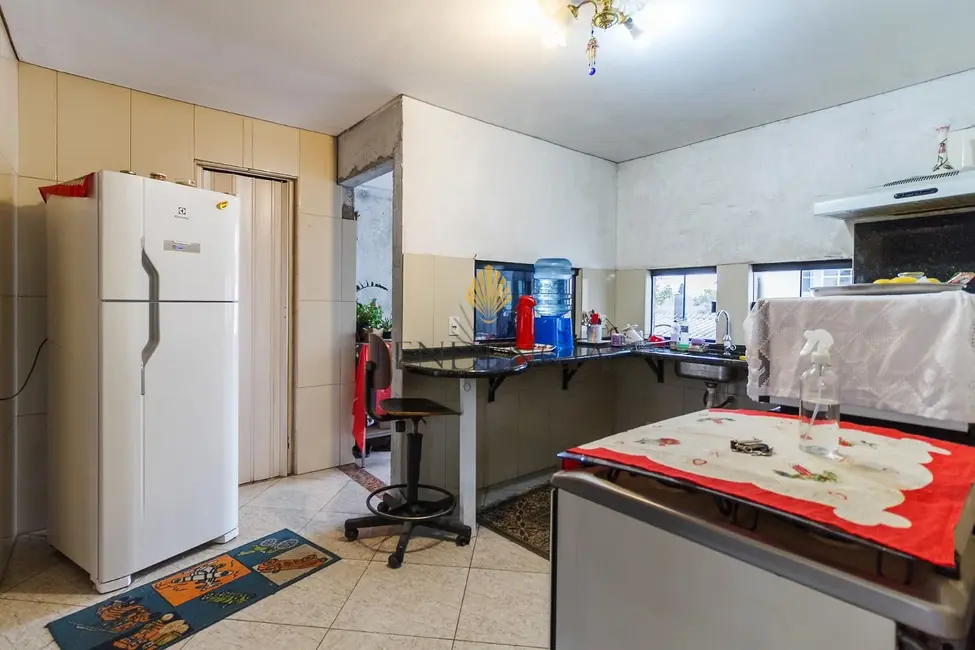 Sobrado com 4 quartos à venda, 655m2 em Pinheirinho, Curitiba - PR - imagem 3 Foto 3 de Sobrado com 4 quartos à venda, 655m2 em Pinheirinho, Curitiba - PR