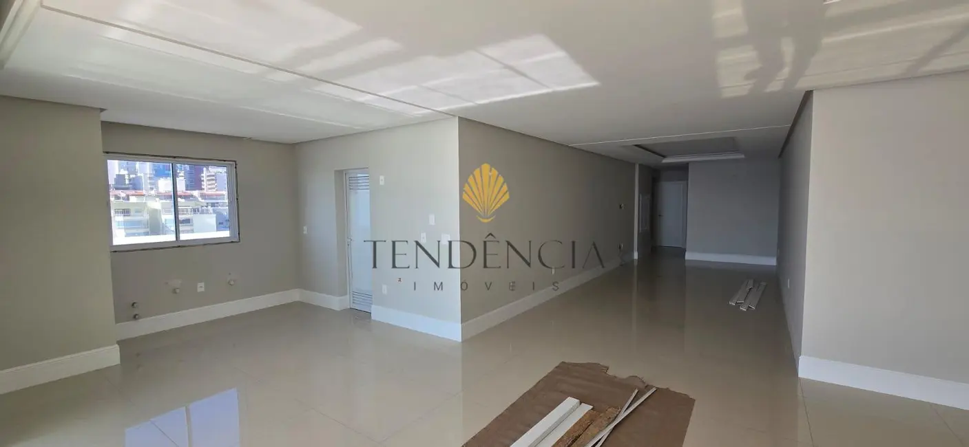 Foto 5 de Apartamento com 4 quartos à venda, 192m2 em Meia Praia, Itapema - SC