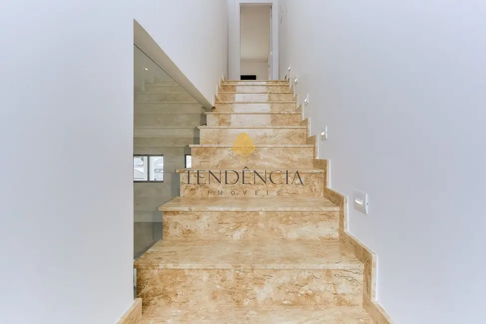 Sobrado com 3 quartos à venda, 167m2 em Boneca do Iguaçu, Sao Jose Dos Pinhais - PR - imagem 4 Foto 4 de Sobrado com 3 quartos à venda, 167m2 em Boneca do Iguaçu, Sao Jose Dos Pinhais - PR