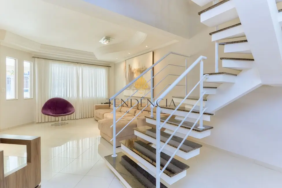 Sobrado com 4 quartos à venda, 230m2 em São Braz, Curitiba - PR - imagem 7 Foto 7 de Sobrado com 4 quartos à venda, 230m2 em São Braz, Curitiba - PR