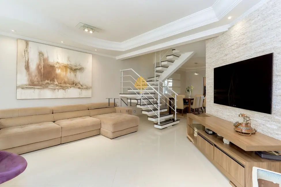 Sobrado com 4 quartos à venda, 230m2 em São Braz, Curitiba - PR - imagem 2 Foto 2 de Sobrado com 4 quartos à venda, 230m2 em São Braz, Curitiba - PR