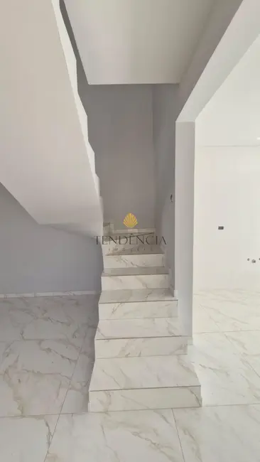 Sobrado com 3 quartos à venda, 96m2 em Embu, Colombo - PR - imagem 8 Foto 8 de Sobrado com 3 quartos à venda, 96m2 em Embu, Colombo - PR