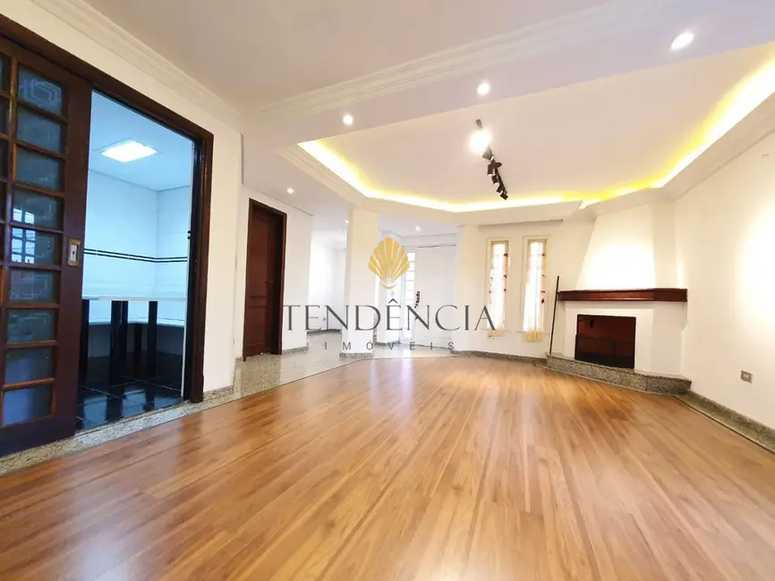 Sobrado com 3 quartos à venda, 299m2 em São Braz, Curitiba - PR - imagem 4 Foto 4 de Sobrado com 3 quartos à venda, 299m2 em São Braz, Curitiba - PR