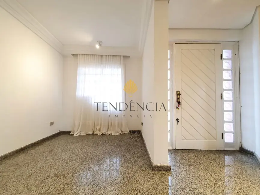 Sobrado com 3 quartos à venda, 299m2 em São Braz, Curitiba - PR - imagem 5 Foto 5 de Sobrado com 3 quartos à venda, 299m2 em São Braz, Curitiba - PR