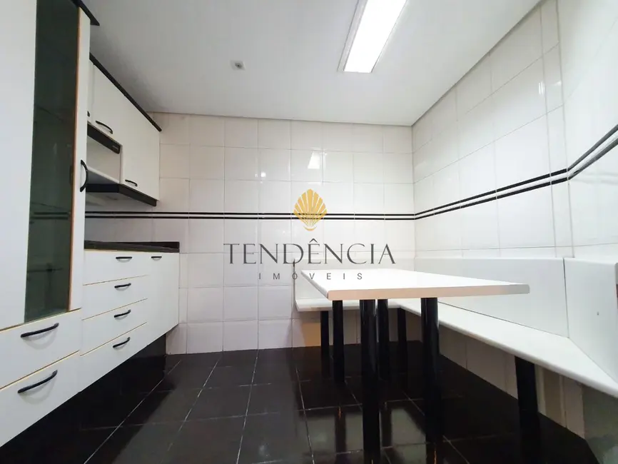 Sobrado com 3 quartos à venda, 299m2 em São Braz, Curitiba - PR - imagem 9 Foto 9 de Sobrado com 3 quartos à venda, 299m2 em São Braz, Curitiba - PR