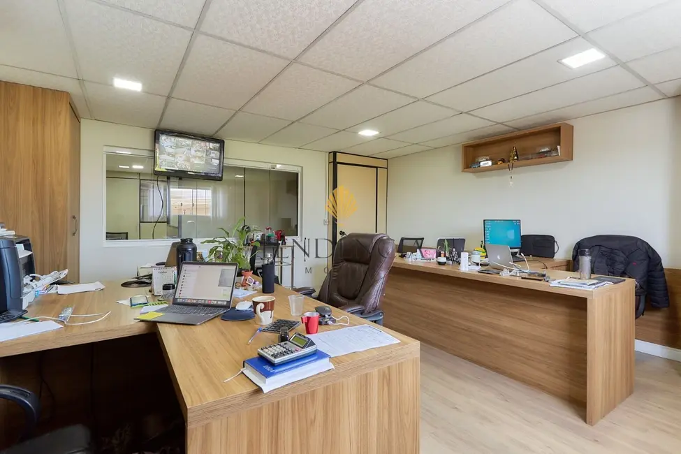 Armazém / Galpão à venda, 500m2 em Uberaba, Curitiba - PR - imagem 3 Foto 3 de Armazém / Galpão à venda, 500m2 em Uberaba, Curitiba - PR