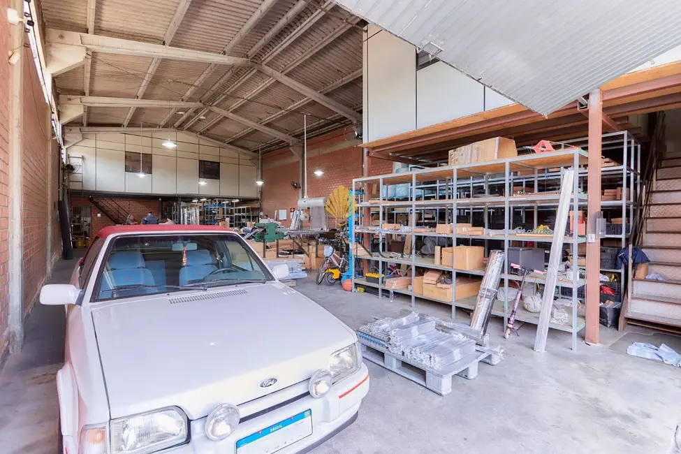 Armazém / Galpão à venda, 500m2 em Uberaba, Curitiba - PR - imagem 9 Foto 9 de Armazém / Galpão à venda, 500m2 em Uberaba, Curitiba - PR