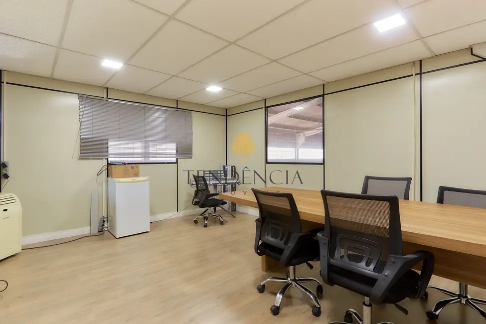 Armazém / Galpão à venda, 500m2 em Uberaba, Curitiba - PR - imagem 6 Foto 6 de Armazém / Galpão à venda, 500m2 em Uberaba, Curitiba - PR