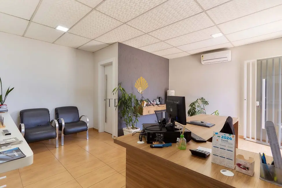 Foto 2 de Armazém / Galpão à venda, 500m2 em Uberaba, Curitiba - PR