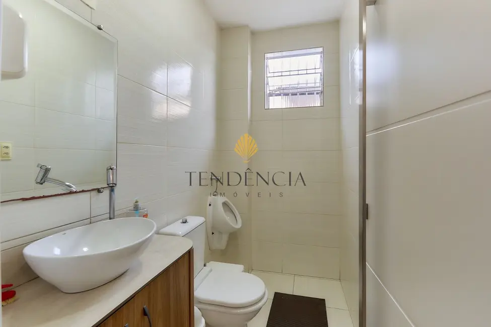 Armazém / Galpão à venda, 500m2 em Uberaba, Curitiba - PR - imagem 8 Foto 8 de Armazém / Galpão à venda, 500m2 em Uberaba, Curitiba - PR