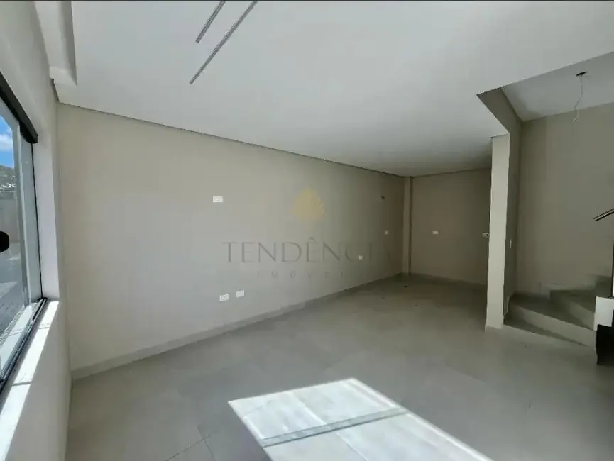 Sobrado com 2 quartos à venda, 92m2 em Alto Boqueirão, Curitiba - PR - imagem 2 Foto 2 de Sobrado com 2 quartos à venda, 92m2 em Alto Boqueirão, Curitiba - PR