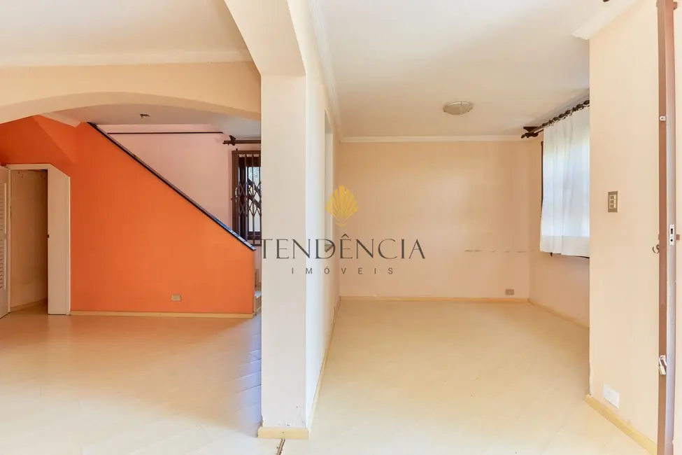 Foto 3 de Casa com 3 quartos à venda, 270m2 em Capão Raso, Curitiba - PR