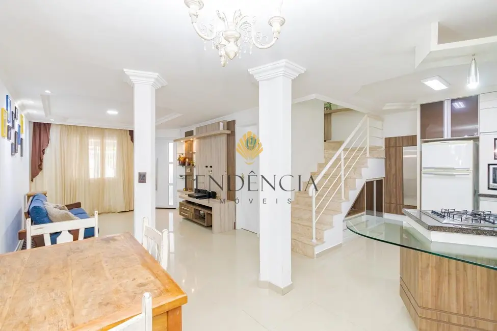 Foto 2 de Sobrado com 4 quartos à venda, 177m2 em Xaxim, Curitiba - PR