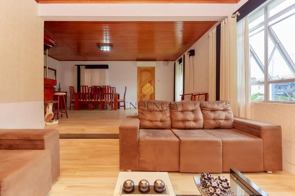 Casa com 4 quartos à venda, 215m2 em Boqueirão, Curitiba - PR - imagem 3 Foto 3 de Casa com 4 quartos à venda, 215m2 em Boqueirão, Curitiba - PR