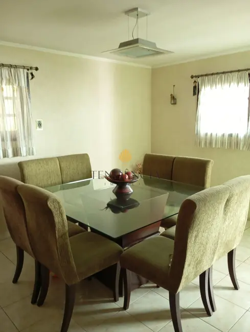 Casa com 4 quartos à venda, 144m2 em São Braz, Curitiba - PR - imagem 3 Foto 3 de Casa com 4 quartos à venda, 144m2 em São Braz, Curitiba - PR