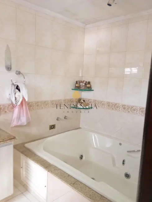 Casa com 4 quartos à venda, 144m2 em São Braz, Curitiba - PR - imagem 9 Foto 9 de Casa com 4 quartos à venda, 144m2 em São Braz, Curitiba - PR