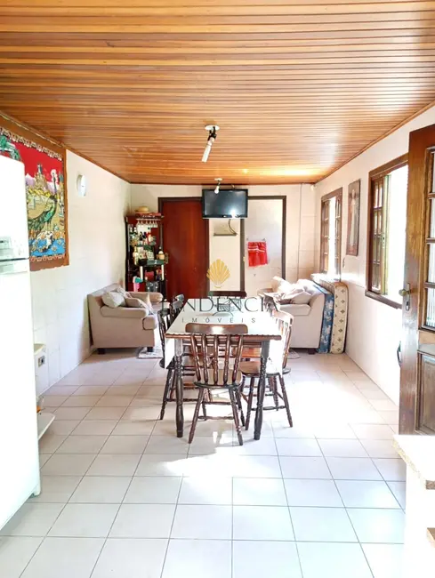 Casa com 4 quartos à venda, 144m2 em São Braz, Curitiba - PR - imagem 4 Foto 4 de Casa com 4 quartos à venda, 144m2 em São Braz, Curitiba - PR