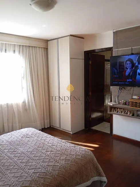 Casa com 4 quartos à venda, 144m2 em São Braz, Curitiba - PR - imagem 8 Foto 8 de Casa com 4 quartos à venda, 144m2 em São Braz, Curitiba - PR