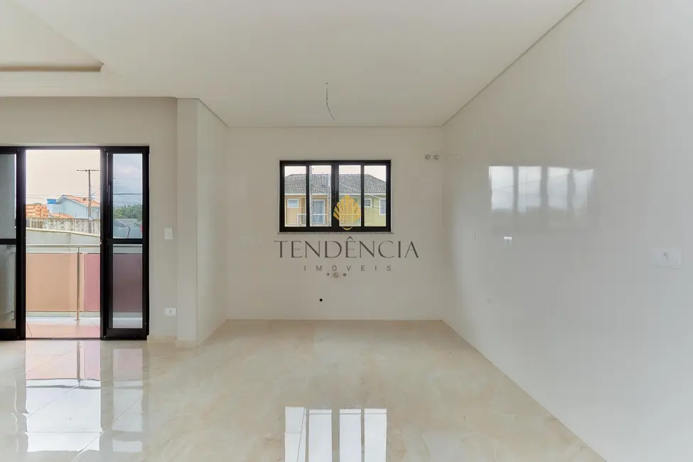 Sobrado com 3 quartos à venda, 184m2 em Sao Jose Dos Pinhais - PR - imagem 4 Foto 4 de Sobrado com 3 quartos à venda, 184m2 em Sao Jose Dos Pinhais - PR