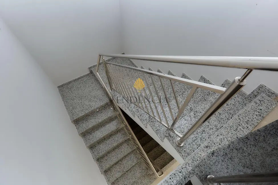 Sobrado com 3 quartos à venda, 184m2 em Sao Jose Dos Pinhais - PR - imagem 9 Foto 9 de Sobrado com 3 quartos à venda, 184m2 em Sao Jose Dos Pinhais - PR