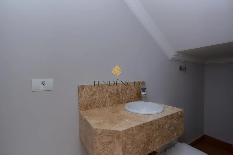 Foto 2 de Sobrado com 3 quartos à venda, 184m2 em Sao Jose Dos Pinhais - PR