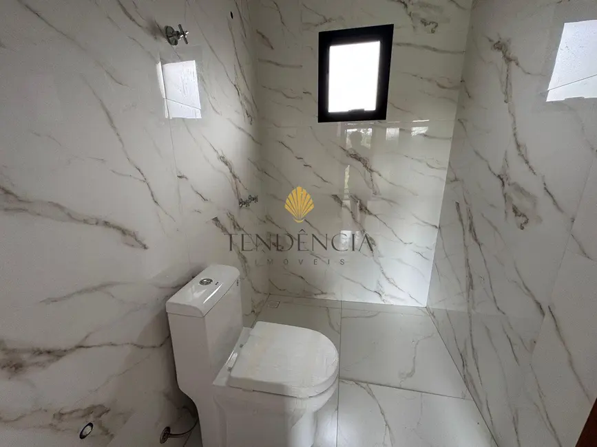 Sobrado com 3 quartos à venda, 110m2 em Santa Felicidade, Curitiba - PR - imagem 9 Foto 9 de Sobrado com 3 quartos à venda, 110m2 em Santa Felicidade, Curitiba - PR