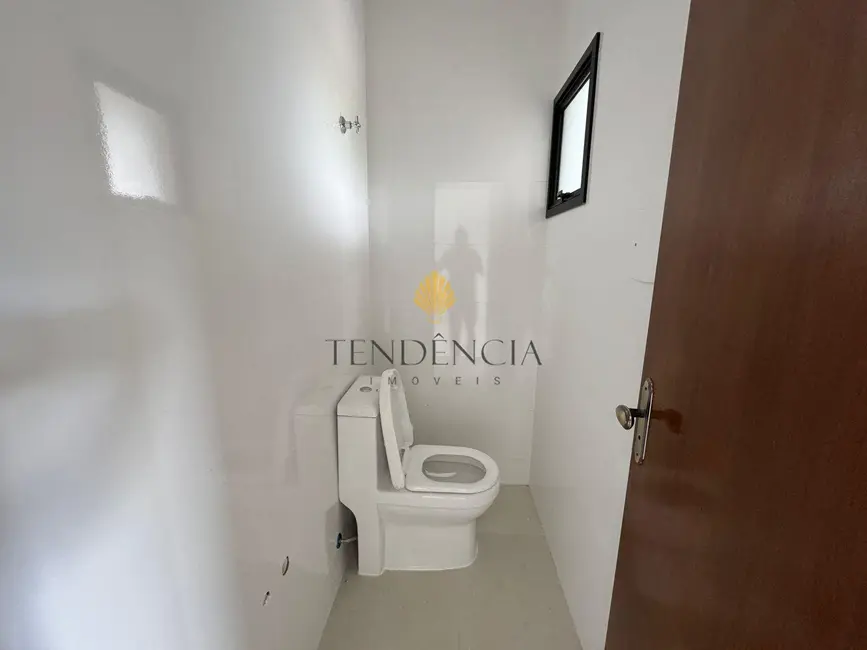 Sobrado com 3 quartos à venda, 110m2 em Santa Felicidade, Curitiba - PR - imagem 5 Foto 5 de Sobrado com 3 quartos à venda, 110m2 em Santa Felicidade, Curitiba - PR