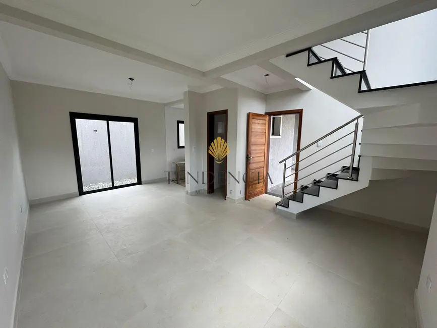 Sobrado com 3 quartos à venda, 110m2 em Santa Felicidade, Curitiba - PR - imagem 4 Foto 4 de Sobrado com 3 quartos à venda, 110m2 em Santa Felicidade, Curitiba - PR