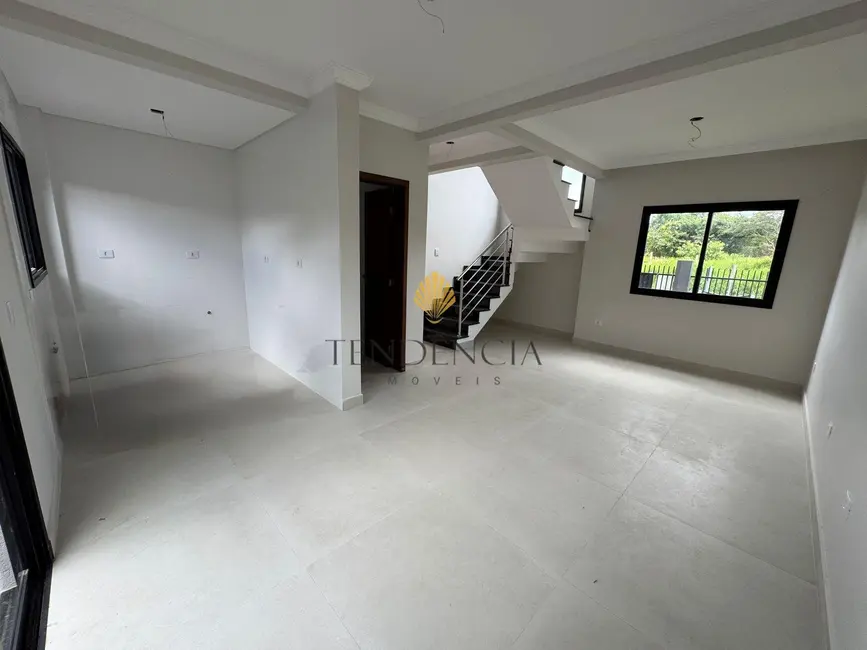 Sobrado com 3 quartos à venda, 110m2 em Santa Felicidade, Curitiba - PR - imagem 2 Foto 2 de Sobrado com 3 quartos à venda, 110m2 em Santa Felicidade, Curitiba - PR