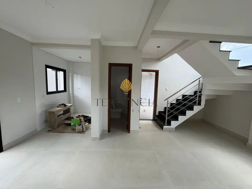 Sobrado com 3 quartos à venda, 110m2 em Santa Felicidade, Curitiba - PR - imagem 3 Foto 3 de Sobrado com 3 quartos à venda, 110m2 em Santa Felicidade, Curitiba - PR