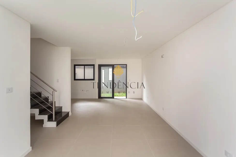 Sobrado com 3 quartos à venda, 119m2 em Pilarzinho, Curitiba - PR - imagem 2 Foto 2 de Sobrado com 3 quartos à venda, 119m2 em Pilarzinho, Curitiba - PR