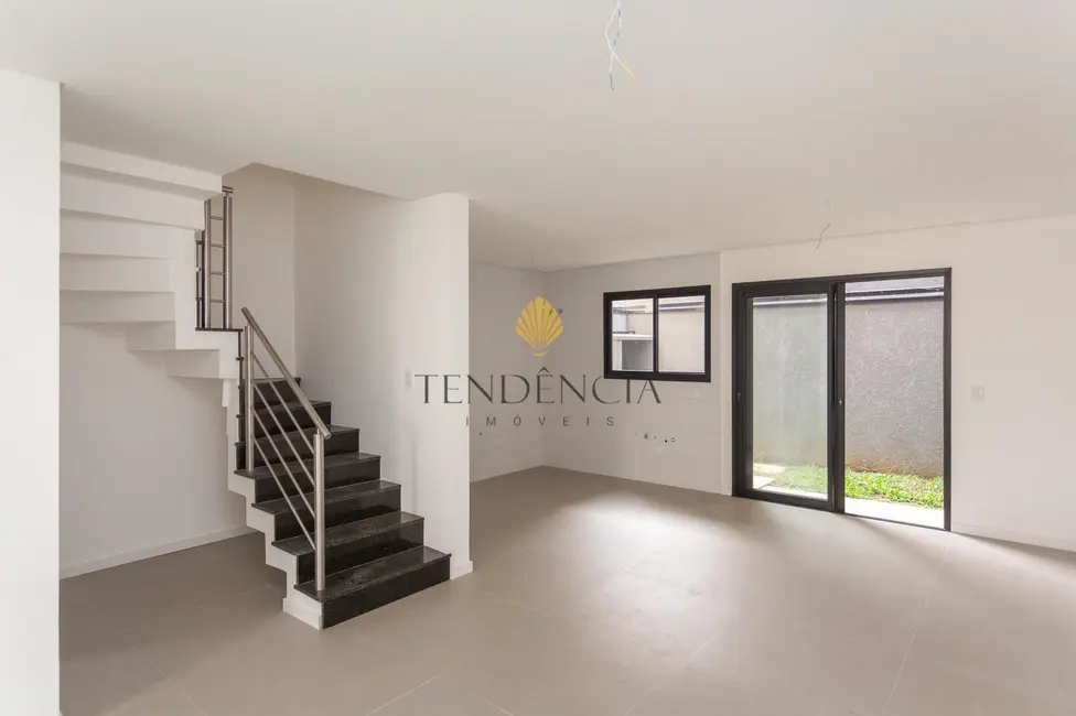Sobrado com 3 quartos à venda, 119m2 em Pilarzinho, Curitiba - PR - imagem 3 Foto 3 de Sobrado com 3 quartos à venda, 119m2 em Pilarzinho, Curitiba - PR