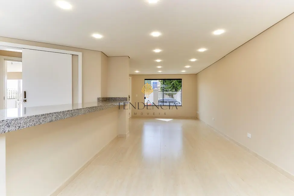Foto 2 de Sobrado com 3 quartos à venda, 178m2 em Centro, Colombo - PR