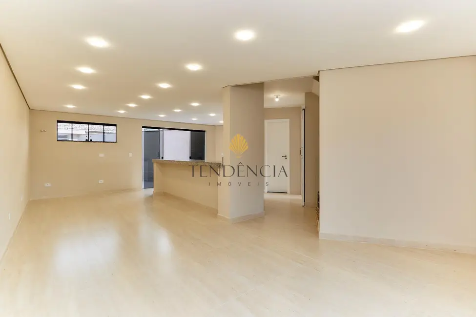 Sobrado com 3 quartos à venda, 178m2 em Centro, Colombo - PR - imagem 6 Foto 6 de Sobrado com 3 quartos à venda, 178m2 em Centro, Colombo - PR